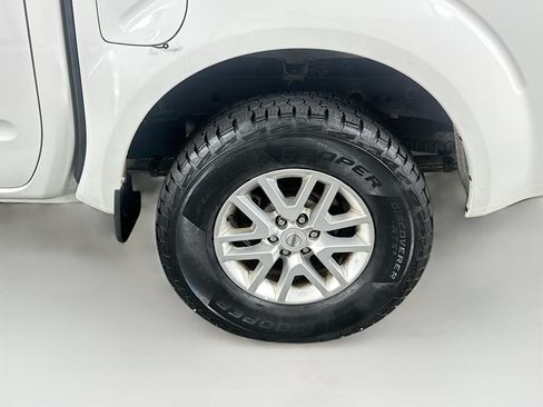 Used 2015 Nissan Frontier SV AWD/4WD image 11