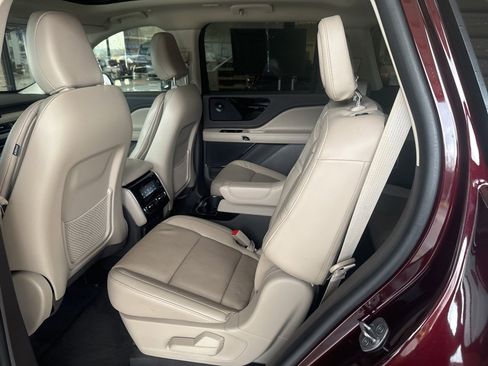 Used 2022 Lincoln Aviator Reserve w/ Equipment Group 201A image 17