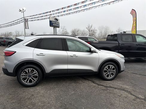 Used 2020 Ford Escape SEL image 3