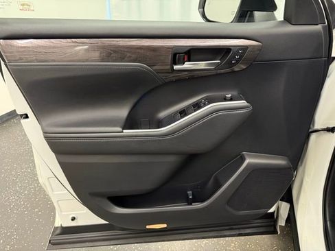 Certified 2020 Toyota Highlander Limited image 10