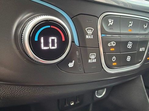 Used 2019 Chevrolet Traverse LT w/ LT Premium Package AWD/4WD image 37