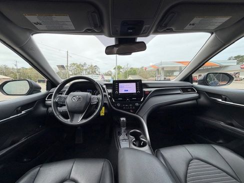 Used 2024 Toyota Camry SE image 11