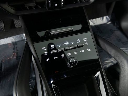 Certified 2025 Porsche Cayenne Coupe image 29