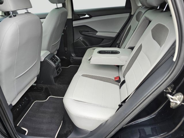 Used 2022 Volkswagen Taos SE AWD/4WD image 16