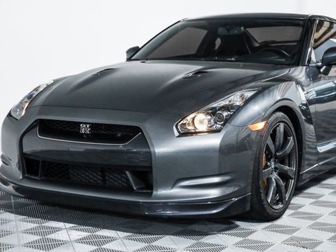 Used 2009 Nissan GT-R Premium image 21
