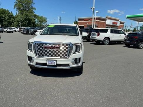 Used 2021 GMC Yukon XL Denali w/ Denali Ultimate Package AWD/4WD image 3