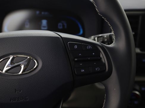 Certified 2023 Hyundai Venue Limited w/ Cargo Package FWD image 26