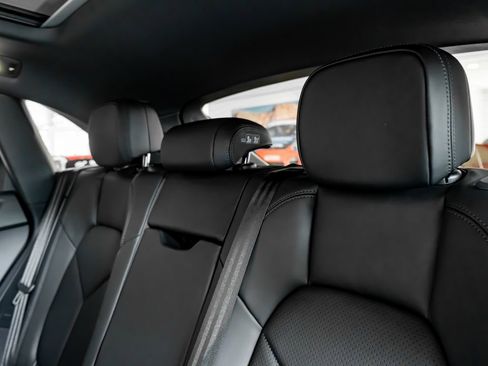 Certified 2026 Porsche Macan AWD/4WD image 25