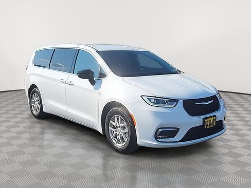 New 2026 Chrysler Pacifica Select FWD image 7