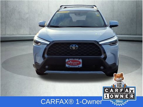 Used 2022 Toyota Corolla Cross XLE w/ Convenience Package image 2