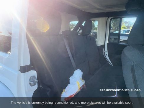 Used 2025 Jeep Wrangler Unlimited Sahara AWD/4WD image 13
