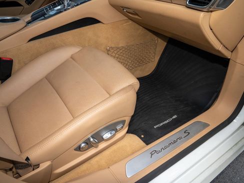 Used 2015 Porsche Panamera S RWD image 50