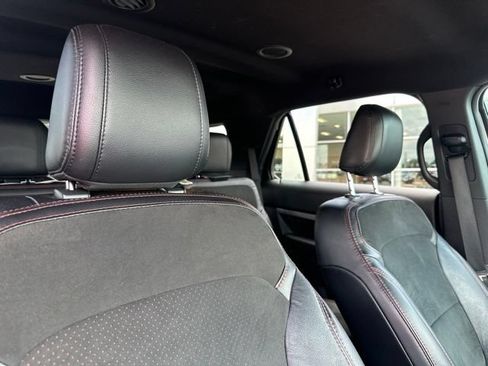 Used 2019 Ford Explorer XLT w/ Equipment Group 202A FWD image 11
