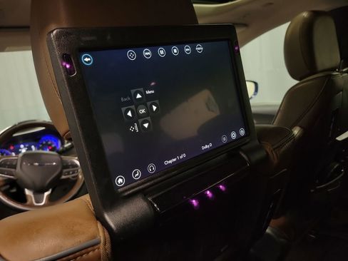 Used 2018 Chrysler Pacifica Limited w/ Tire & Wheel Group image 24