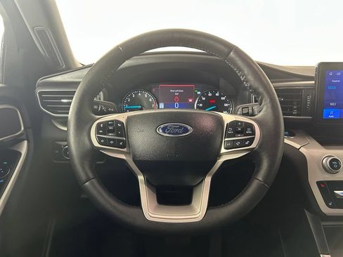 Used 2023 Ford Explorer XLT w/ Equipment Group 202A AWD/4WD image 5