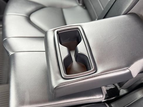 Used 2022 Toyota Highlander XLE image 10