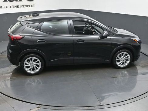 New 2027 Chevrolet Bolt LT w/ Comfort Package FWD image 17