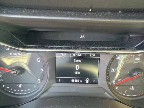 Used 2021 Chevrolet TrailBlazer LT w/ Convenience Package FWD image 2