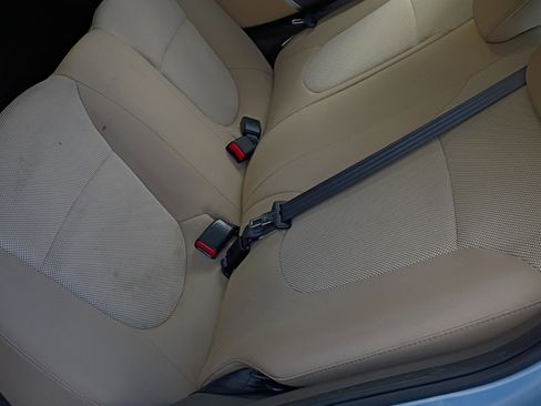 Used 2012 Hyundai Accent GLS image 26