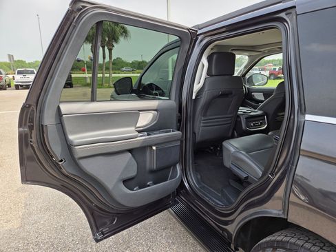 Used 2025 Ford Expedition Active AWD/4WD image 16