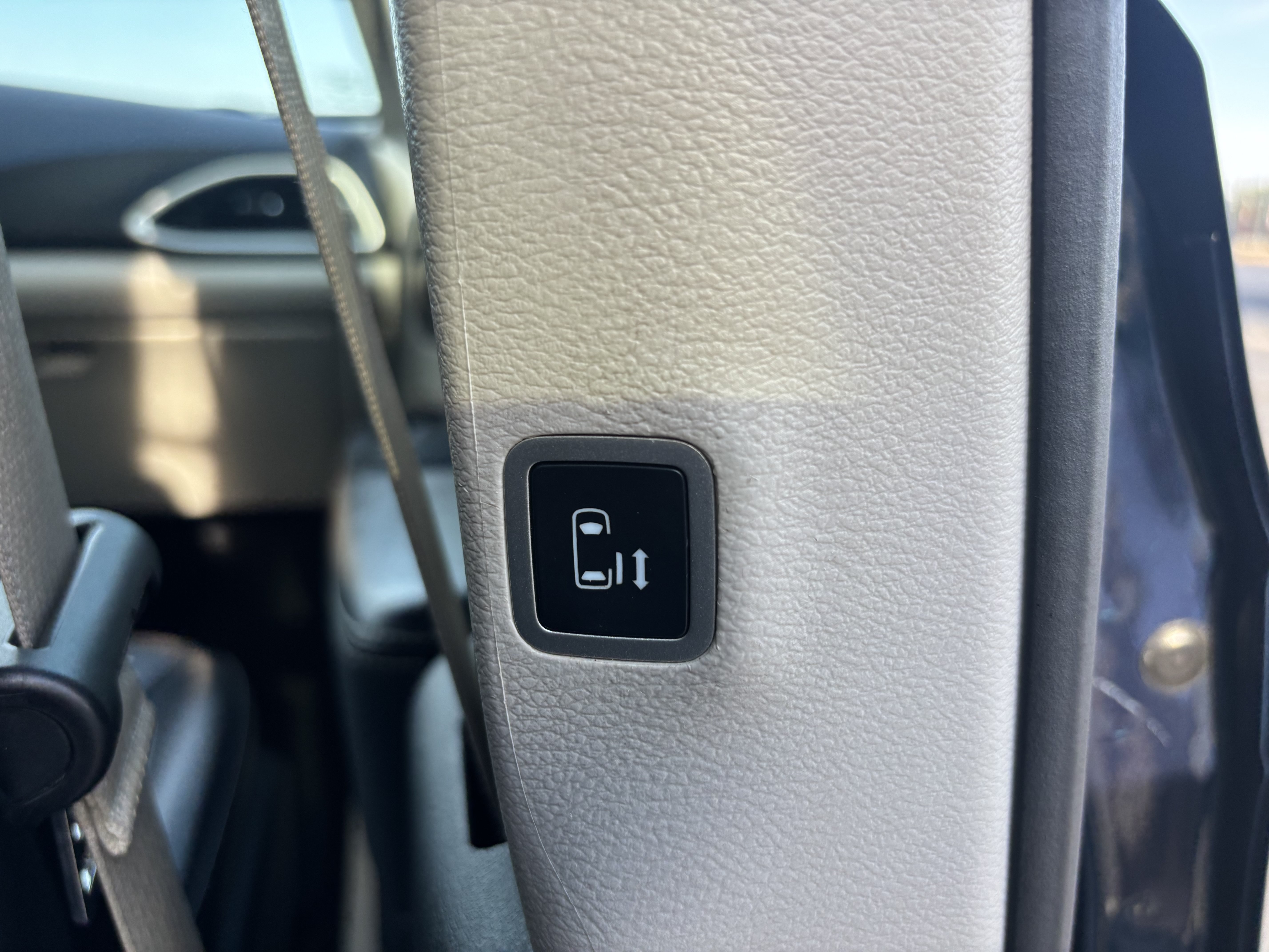 Used 2023 Chrysler Pacifica Touring-L FWD image 30