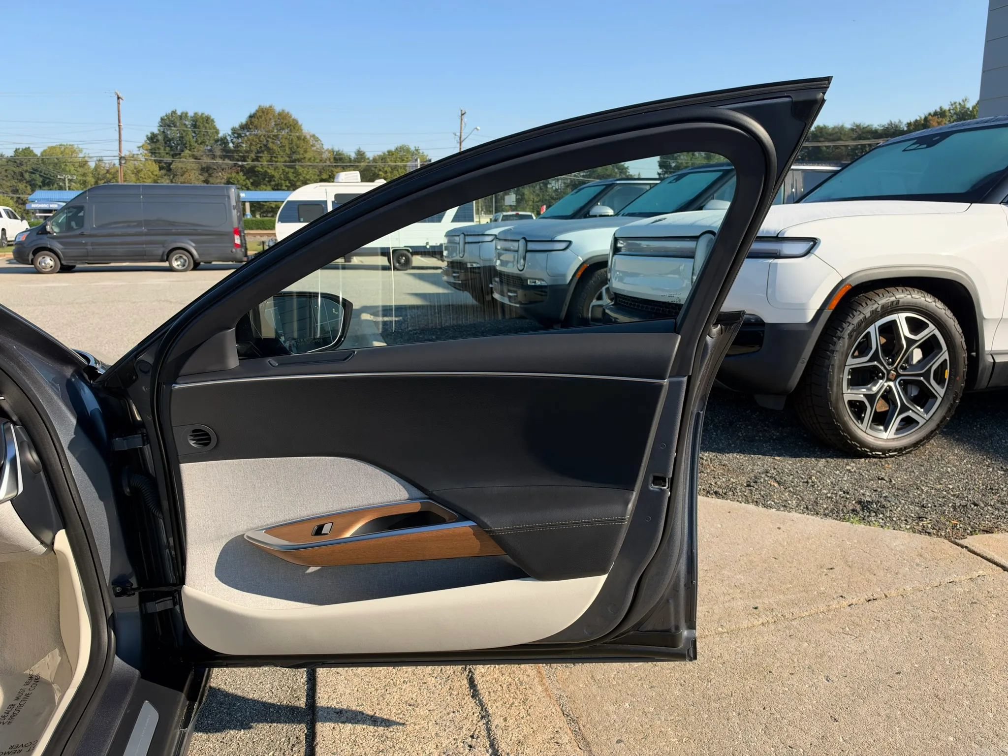 Used 2025 Lucid Air Pure RWD image 17