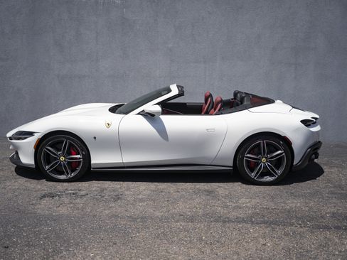 Used 2026 Ferrari Roma Spider RWD image 2