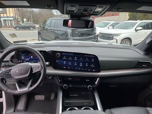 Used 2025 Chevrolet Tahoe Z71 w/ Comfort Package image 11