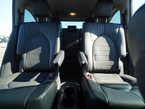 Used 2021 Toyota Highlander XLE image 36