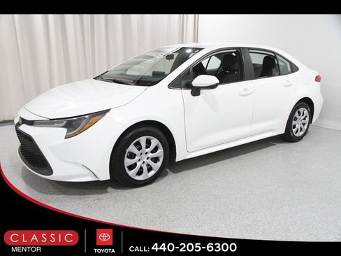 Used 2020 Toyota Corolla LE image 3