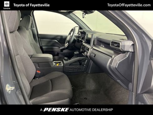Used 2025 Toyota 4Runner SR5 AWD/4WD image 9