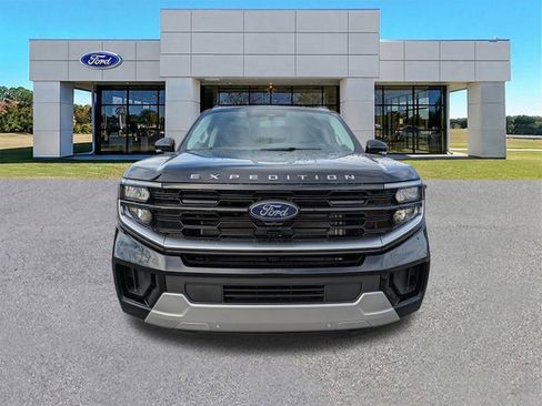 New 2025 Ford Expedition Max Platinum w/ Driver's Package AWD/4WD image 8