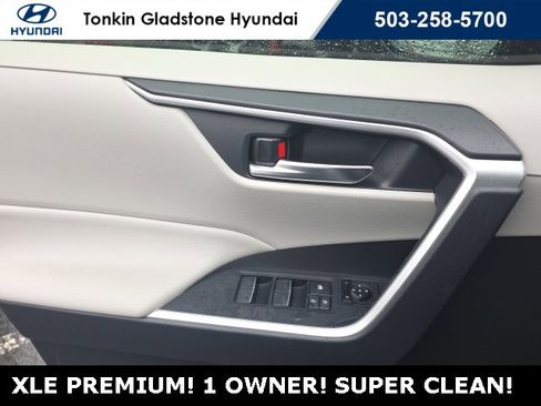 Used 2022 Toyota RAV4 XLE Premium image 10