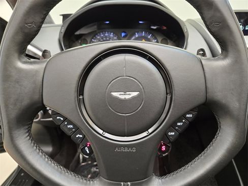 Used 2015 Aston Martin Vanquish Volante image 32
