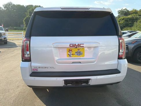 Used 2017 GMC Yukon XL SLT w/ Premium Edition AWD/4WD image 4
