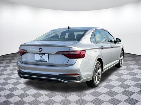 Certified 2024 Volkswagen Jetta SE FWD image 9
