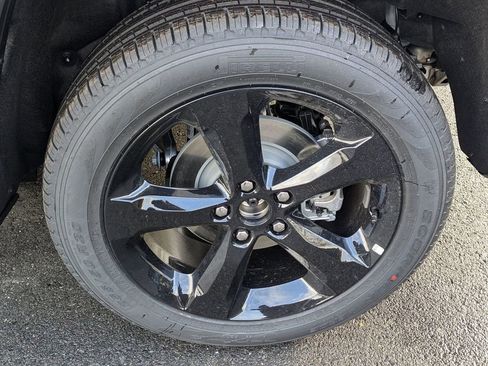 New 2025 Jeep Grand Cherokee Limited w/ Black Appearance Package image 9