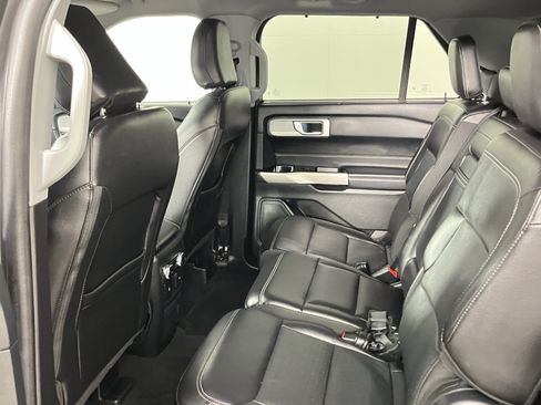 Used 2023 Ford Explorer Limited image 13