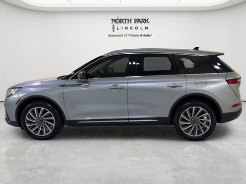 Used 2023 Lincoln Corsair Reserve w/ Equipment Group 201A FWD image 2