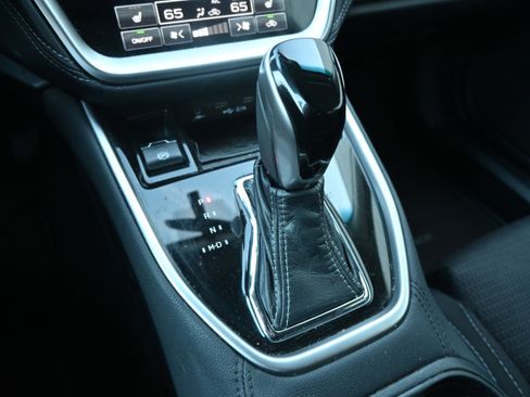 Used 2022 Subaru Outback Premium image 18