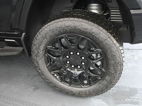 New 2025 GMC Hummer EV 2X w/ LPO, Dark Essentials Package image 12