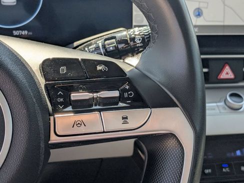 Used 2025 Hyundai Elantra Limited FWD image 19
