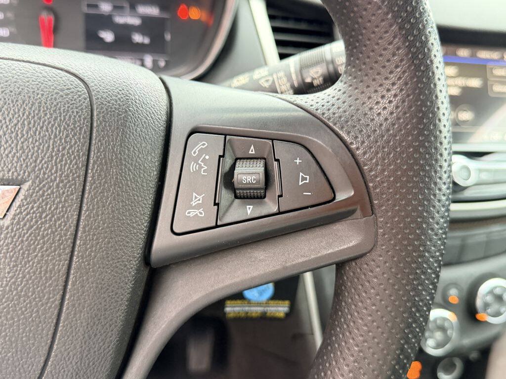 Used 2019 Chevrolet Trax LT w/ Redline Edition FWD image 14