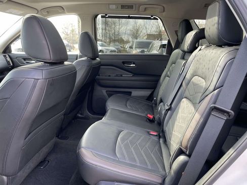 Used 2024 Nissan Pathfinder Platinum w/ Cargo Package image 13