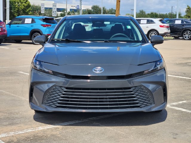 Used 2025 Toyota Camry LE FWD image 2
