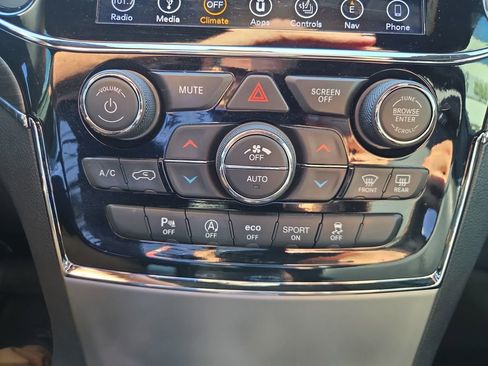 Used 2019 Jeep Grand Cherokee Limited AWD/4WD image 22
