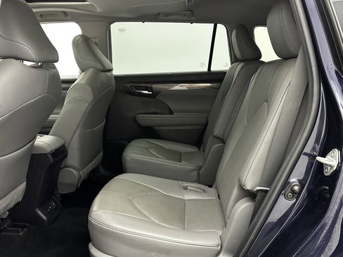 Used 2023 Toyota Highlander Limited image 26