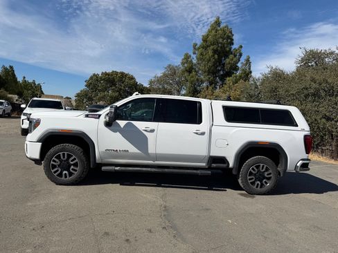 Used 2020 GMC Sierra 2500 AT4 w/ AT4 Premium Package AWD/4WD image 2