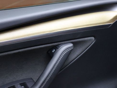 Used 2023 Tesla Model Y Performance image 14