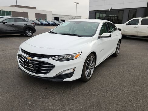 Used 2024 Chevrolet Malibu LT image 3